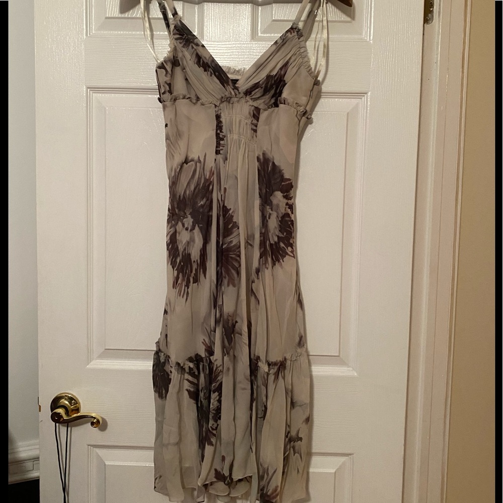 BCBG Beautiful flirty silk chiffon dress